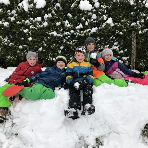 Kinder im Schnee