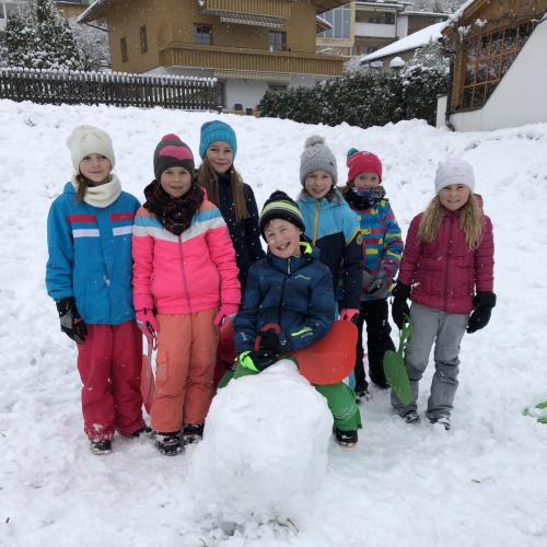 Kinder im Schnee