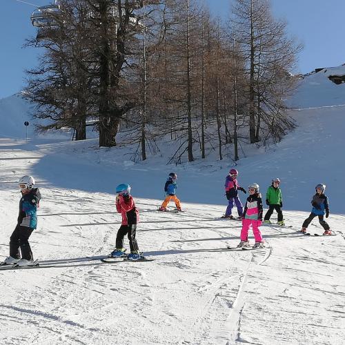 Schikursgruppen der 1. Klassen 