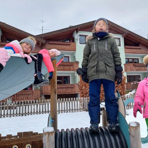 Spielen im Schnee 3c