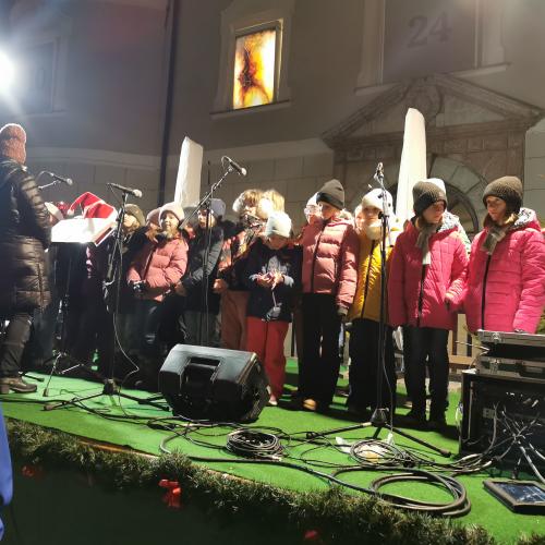 Schulchor am Christkindlmarkt