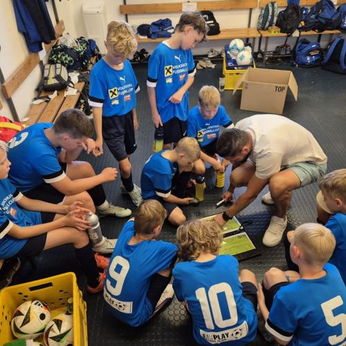 Fußballspieler bei der Besprechung