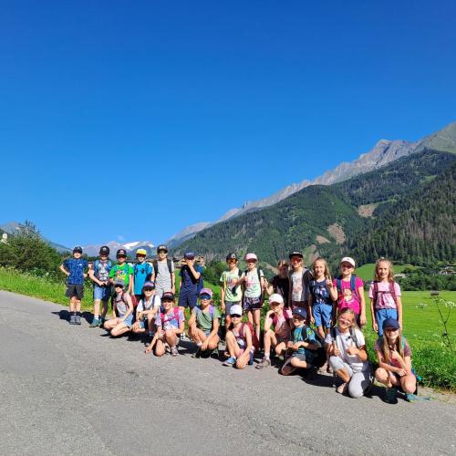 Klassenfoto beim Wandertag der 3b