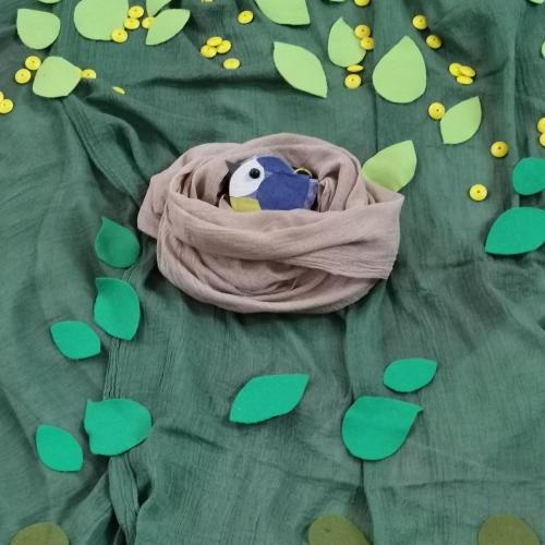 Ein Vogelnest in einem Baum