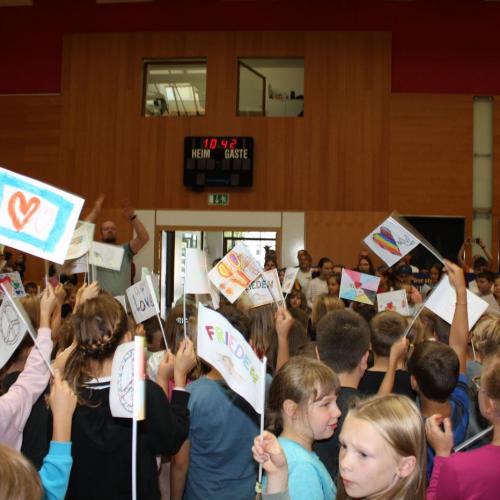 Viele Kinder beim Peace Run.