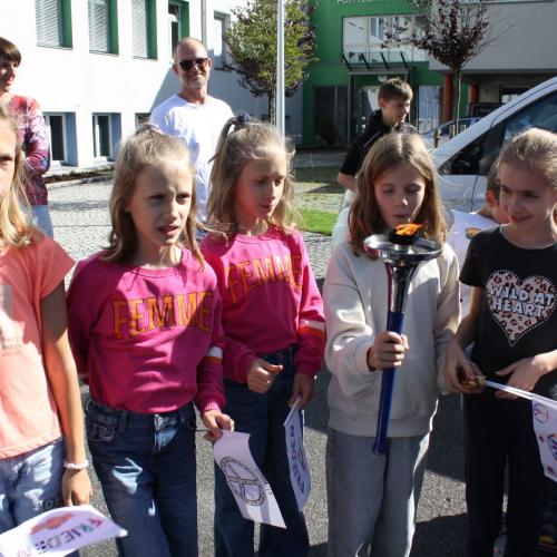 Viele Kinder beim Peace Run.