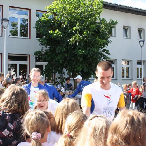 Viele Kinder beim Peace Run.