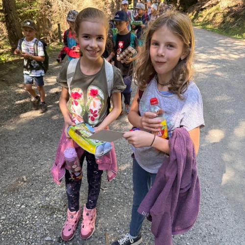 Kinder beim Wandertag.