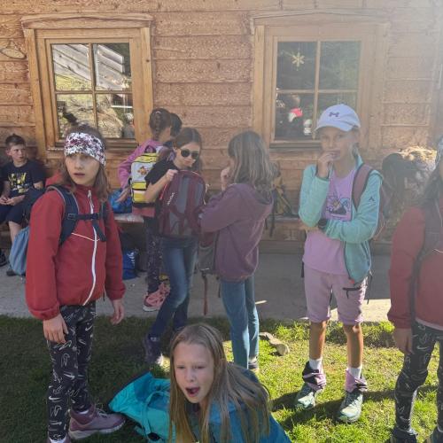 Kinder beim Wandertag.