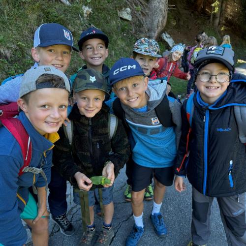 Kinder beim Wandertag.