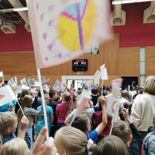 Viele Kinder beim Peace Run.