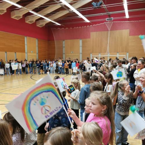 Viele Kinder beim Peace Run.