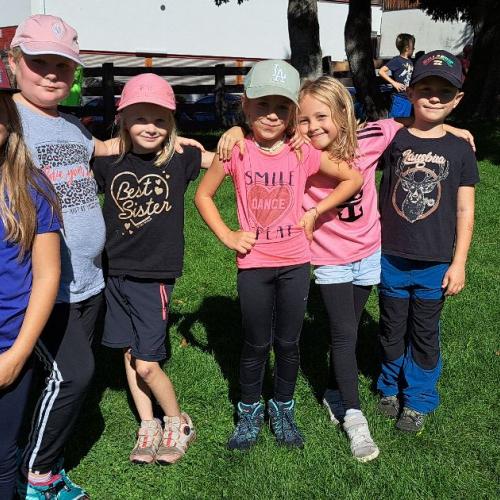 Kinder beim Wandertag.