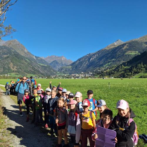 Kinder beim Wandertag.