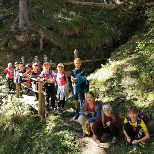 Kinder beim Wandertag.