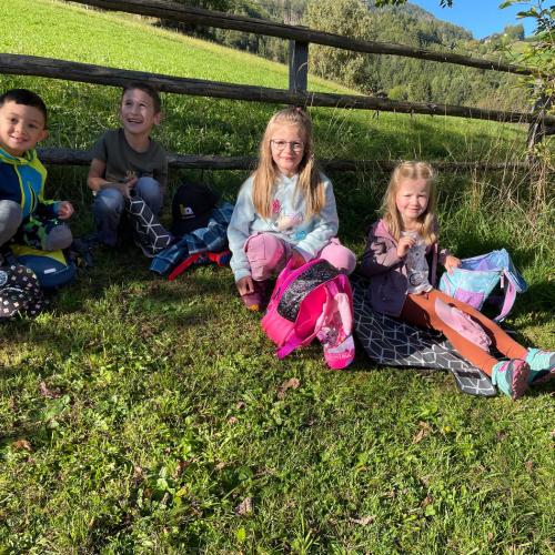 Kinder beim Wandertag.