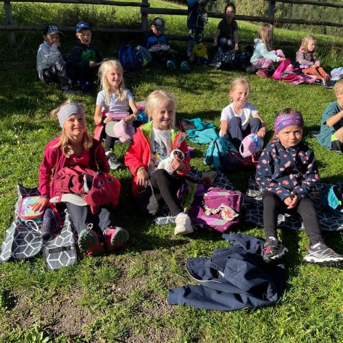 Kinder beim Wandertag.