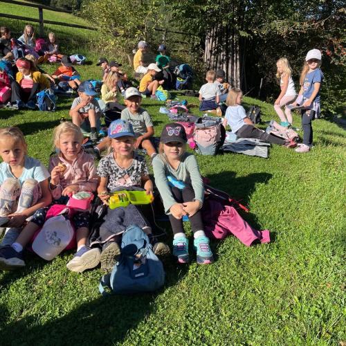 Kinder beim Wandertag.