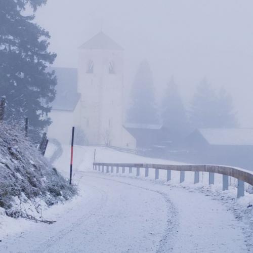 Wanderweg im Schnee zum Nikolauskirchl