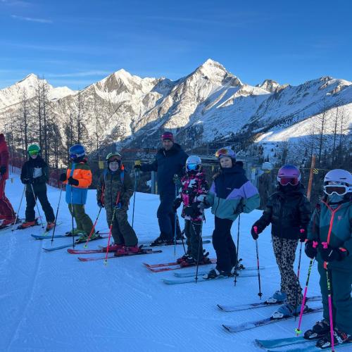 Kinder beim Schifahren