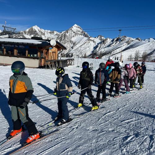 Kinder beim Schifahren
