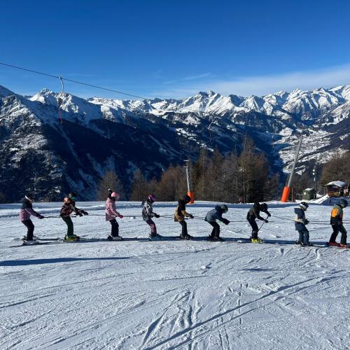 Kinder beim Schifahren