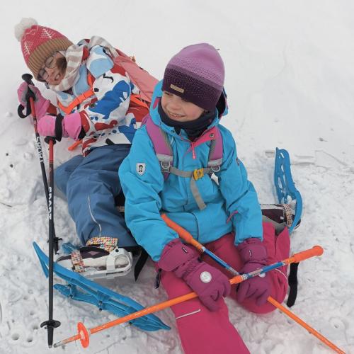 Kinder beim Schneeschuhwandern