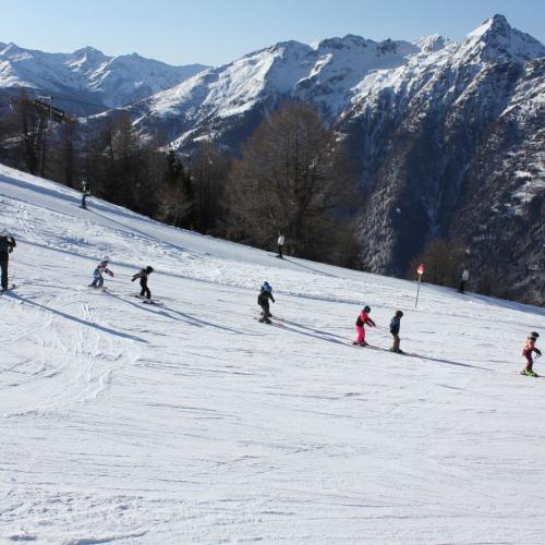 Kinder beim Schifahren