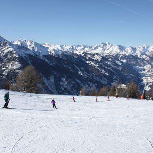 Kinder beim Schifahren