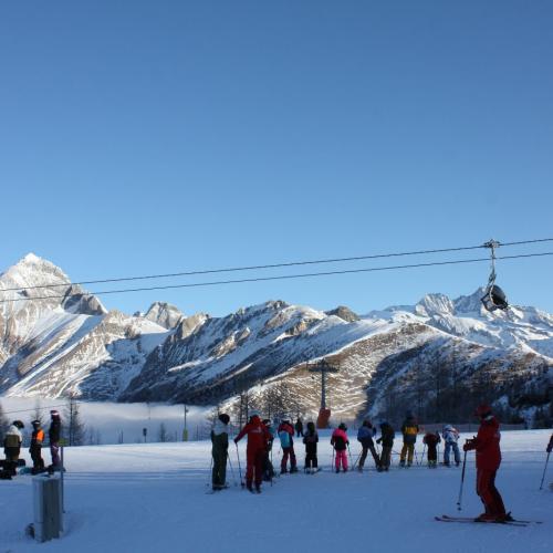 Kinder beim Schifahren