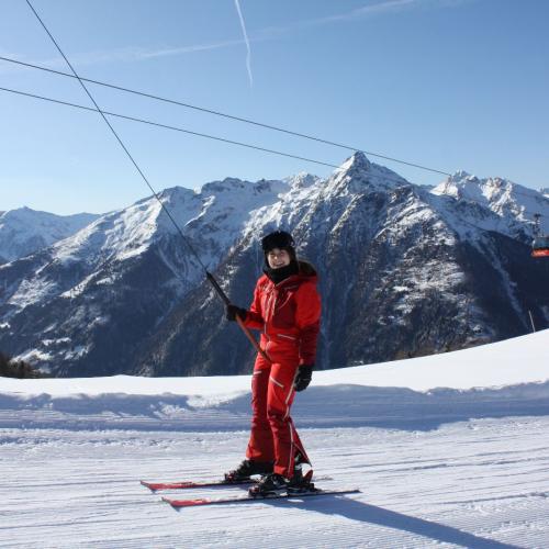 Schilehrer beim Liftfahren