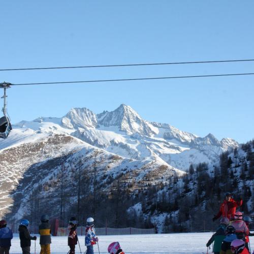 Kinder beim Schifahren