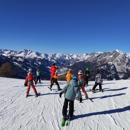 Kinder beim Schifahren
