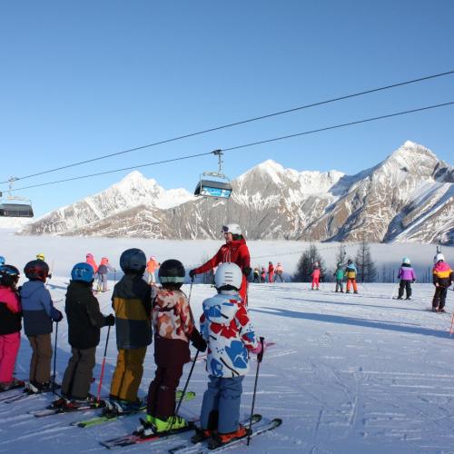 Kinder beim Schifahren