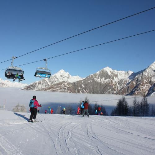 Kinder beim Schifahren