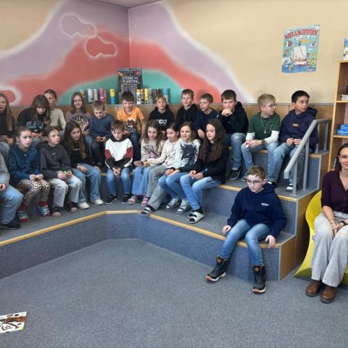 Kinder in der MS Bücherei