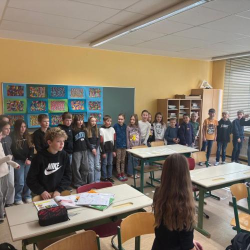 Kinder in einer Klasse der MS