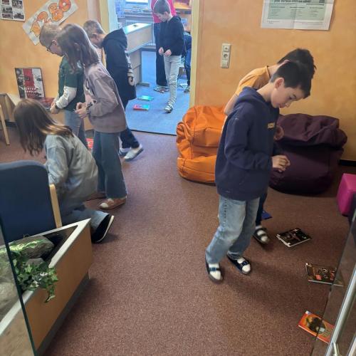 Kinder in der MS Bücherei