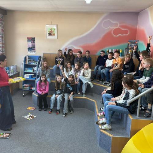 Kinder in der MS Bücherei