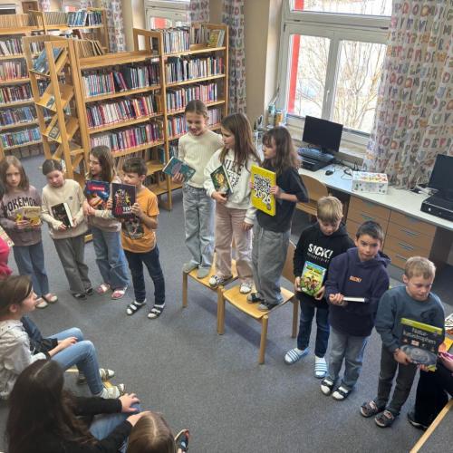 Kinder in der MS Bücherei