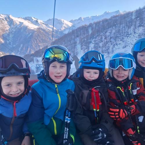 Kinder in der Gondel