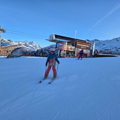 Kinder beim Schifahren