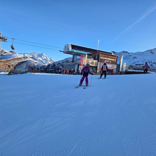 Kinder beim Schifahren