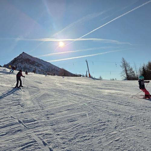 Kinder beim Schifahren