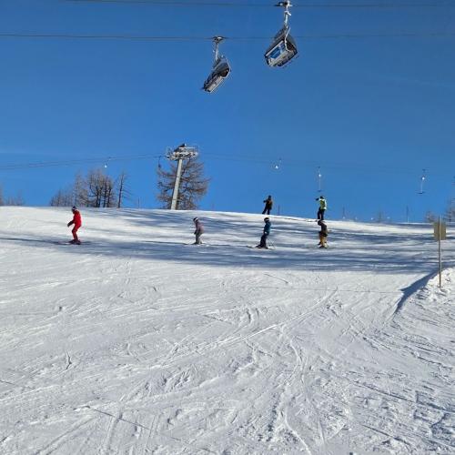 Kinder beim Schifahren