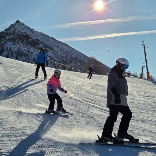 Kinder beim Schifahren