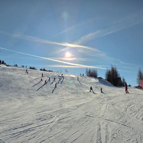 Kinder beim Schifahren
