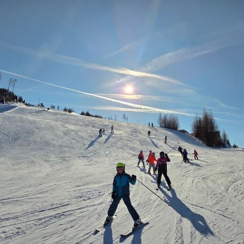 Kinder beim Schifahren