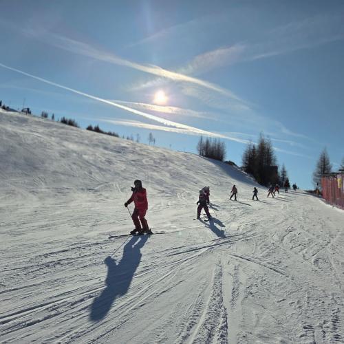 Kinder beim Schifahren