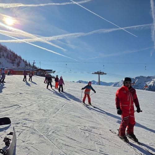 Kinder beim Schifahren